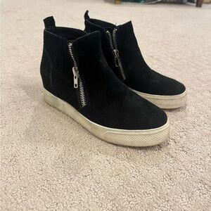 Steve Madden black cute sneakers